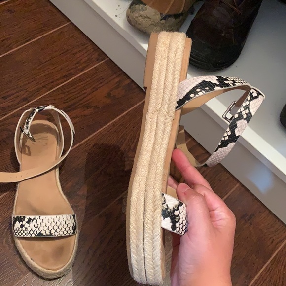 Sandals - Picture 3 of 3